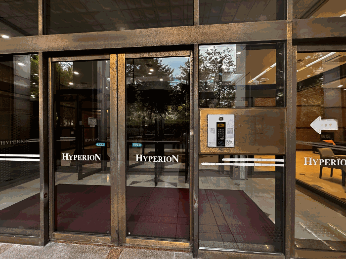 본건 소재 건물 공동출입구