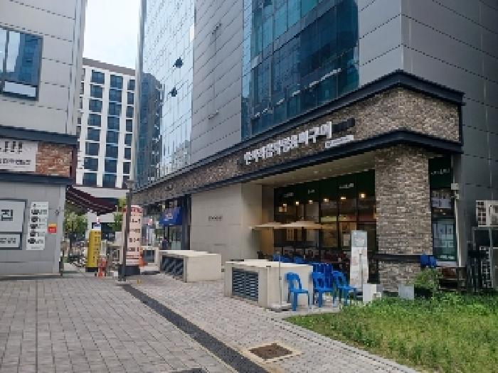 본건 한강듀클래스 씨동 125호상가에서 영업중인 `한사리감자탕` 현황사진