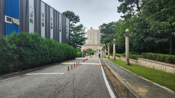 동측 진입로 부분