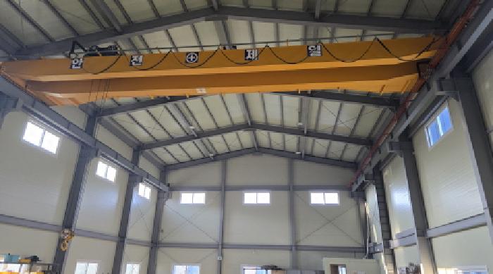 공장저당목록 1번 5톤 호이스트의 전경