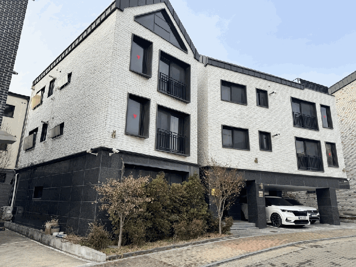 [본건 전면 전경2]