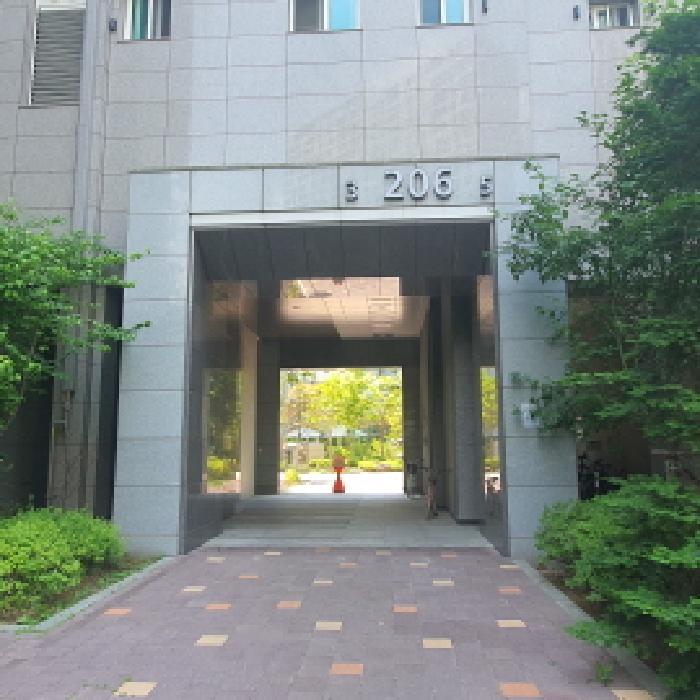 공동현관문 전경