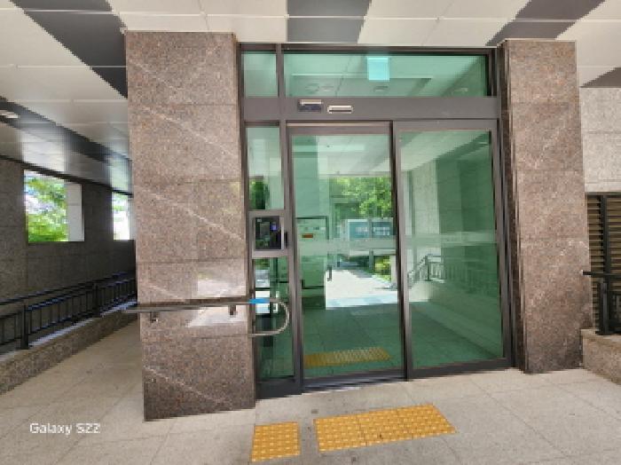 이건 부동산 세대공동출입문