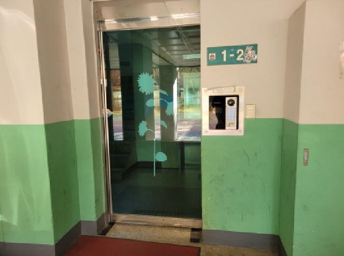 공동현관문