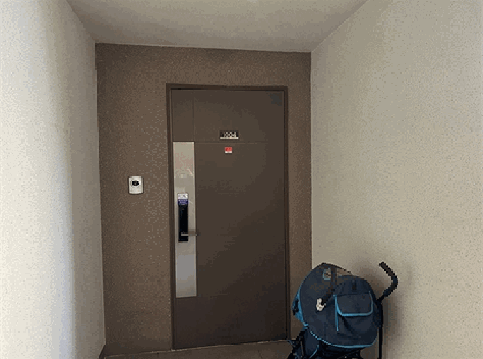 본건 출입구 전경