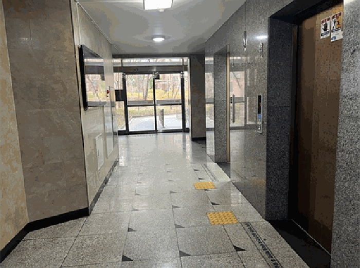 1층 엘리베이터실 전경