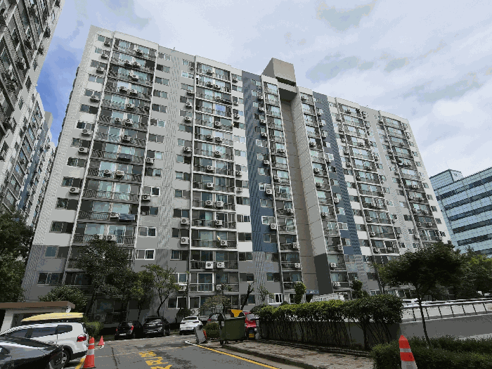 본건 소재 건물 전경