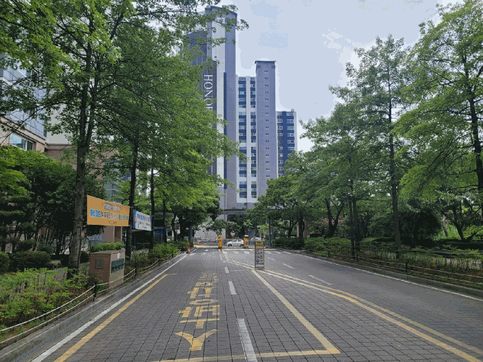 아파트단지 남서측 출입구 주변 전경