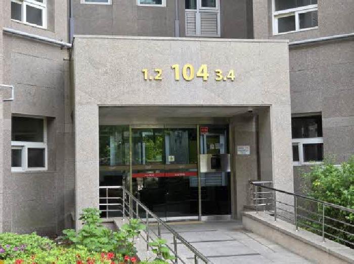 본건 104동 공동출입구