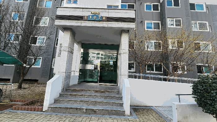 본건 공동출입문