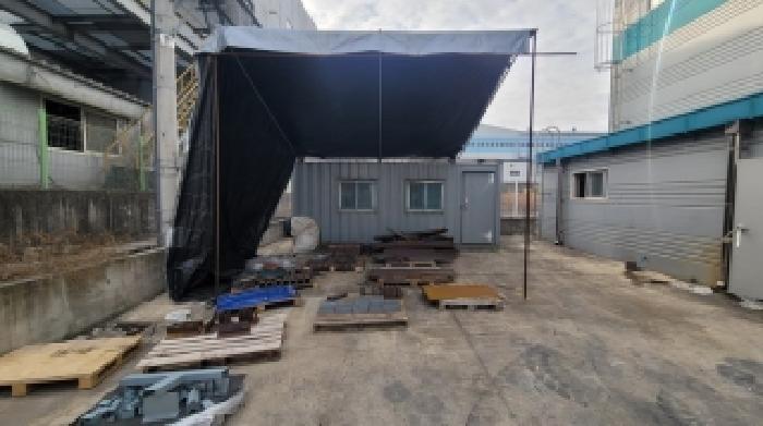 본건2의 제시건물(가) 일부-화장실 및 콤퓨레샤실 및 제시외컨테이너