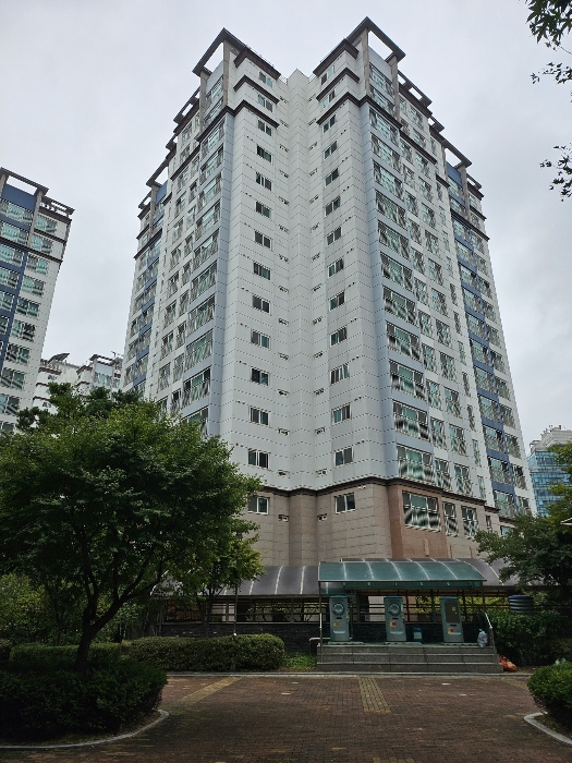 동 전경