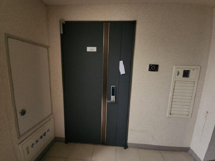 출입문 및 안내장