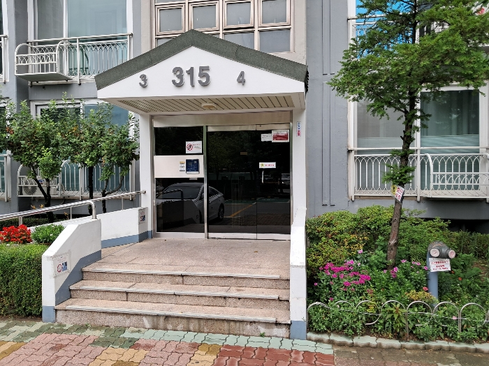 315동 3,4호 라인 공용출입문