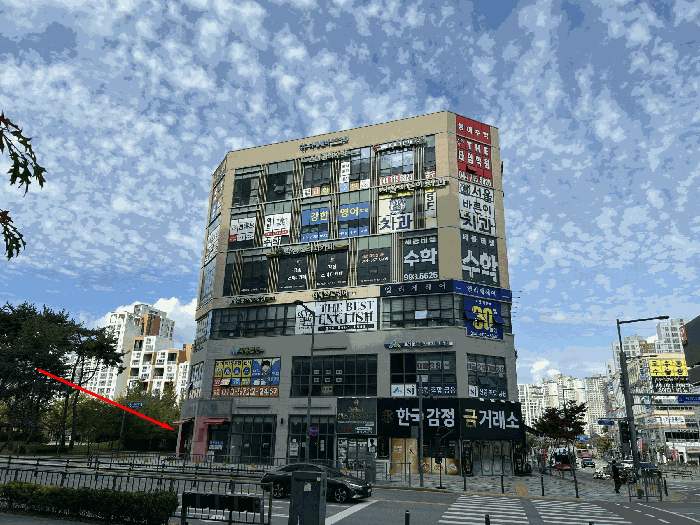 1동의 건물전경(남측에서 촬영)