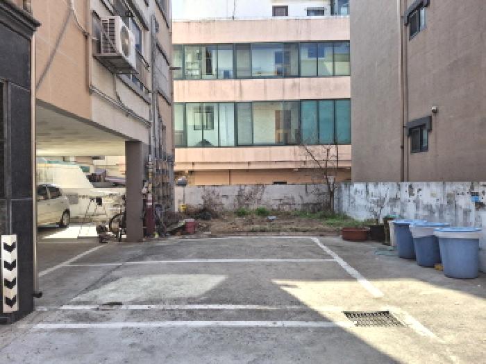 건물 우측 모습