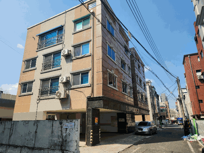 본건 건물전경(남동측에서 촬영)