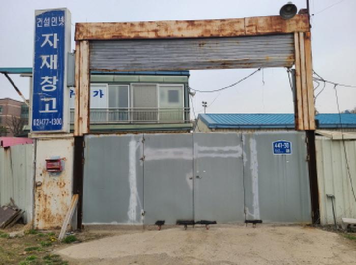 출입문 전경