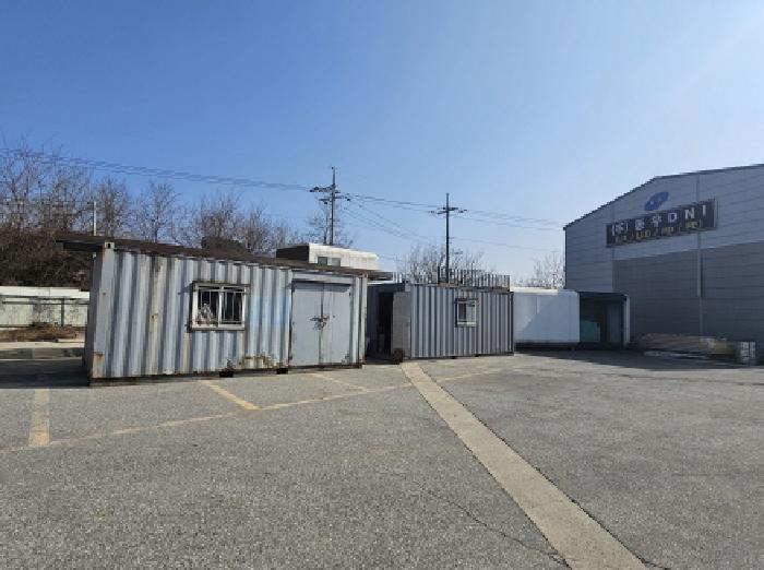 목적물 1 내 적치된 제시외 이동식 컨테이너 및 이동식 주택