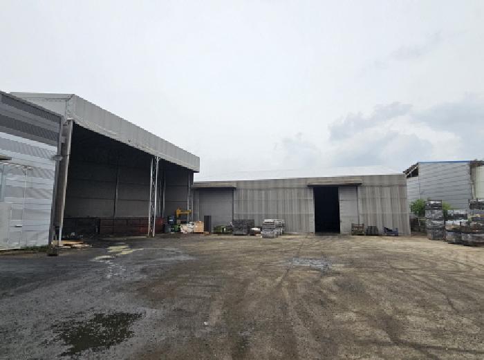 목적물 1 내 제시외 천막 창고 2개동