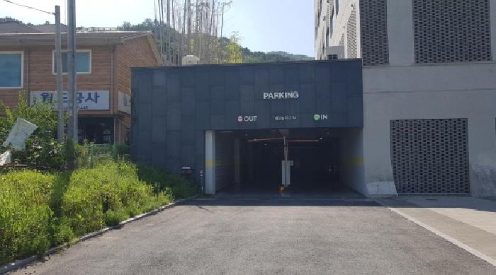 주차장 출입구