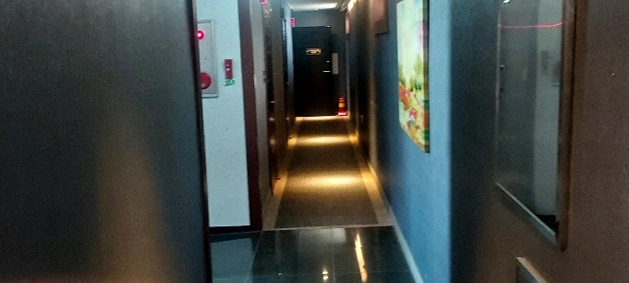 본건 전경(내부 복도 2층)