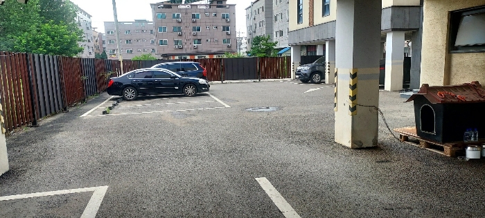 본건 전경(내부 주차장)