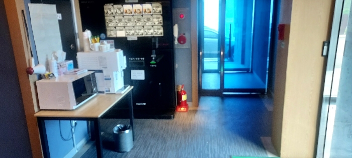 본건(1층 복도)