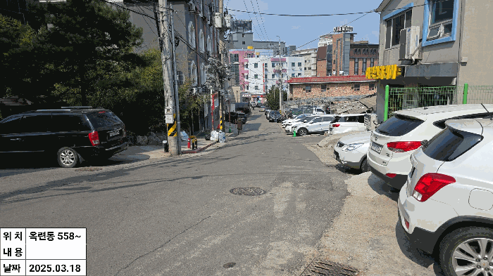 본건 남서측도로 전경