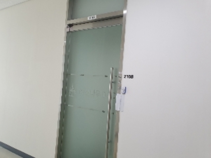 210비호 호실 출입문1