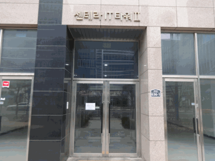 1층 출입구(기