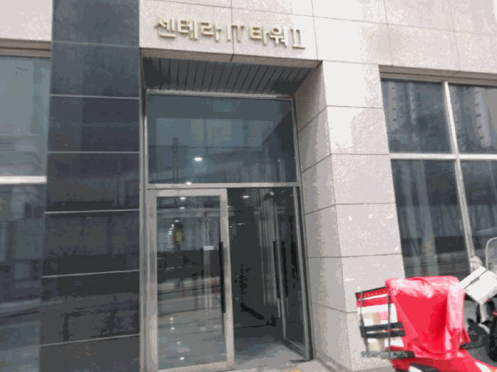 1층 출입구(기