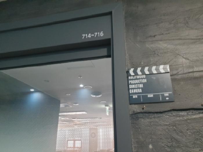 714-716호 출입문