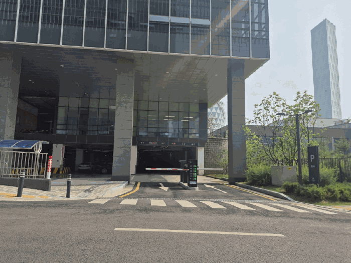 주차장 출입구