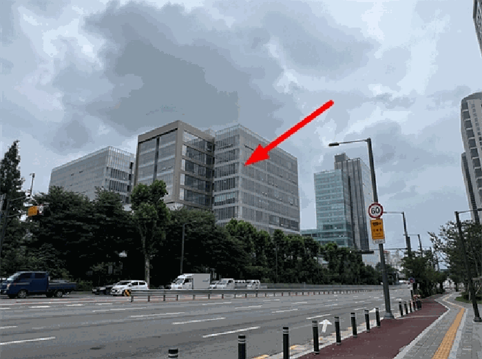본건 북서측에서 촬영