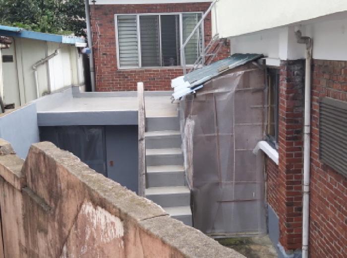* 본건 목적물 전경(제시외 창고시설)