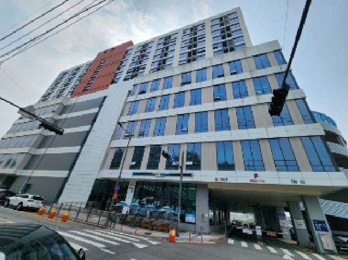 부동산 소재 건물 전경