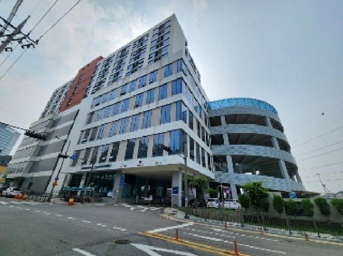 부동산 소재 건물 전경