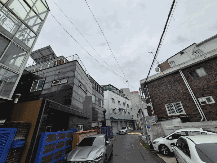 북서측에서 촬영한 접면도로 및 주위환경