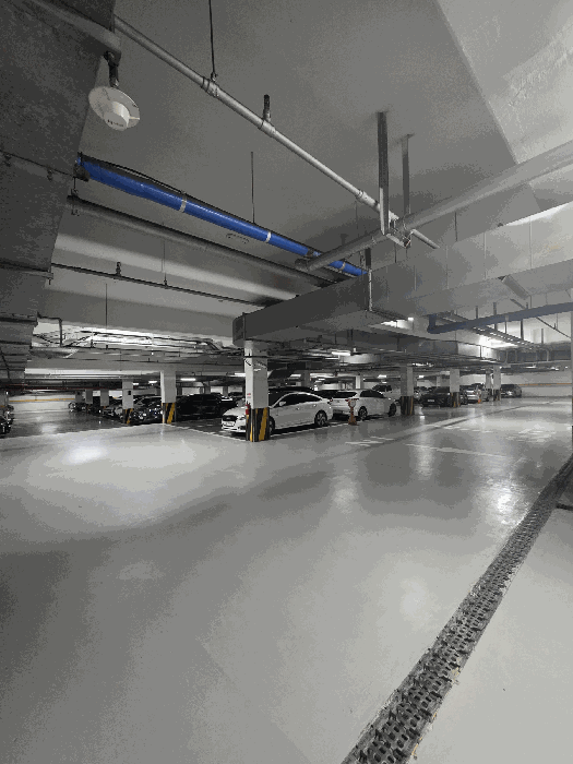 본건 단지 지하주차장 전경