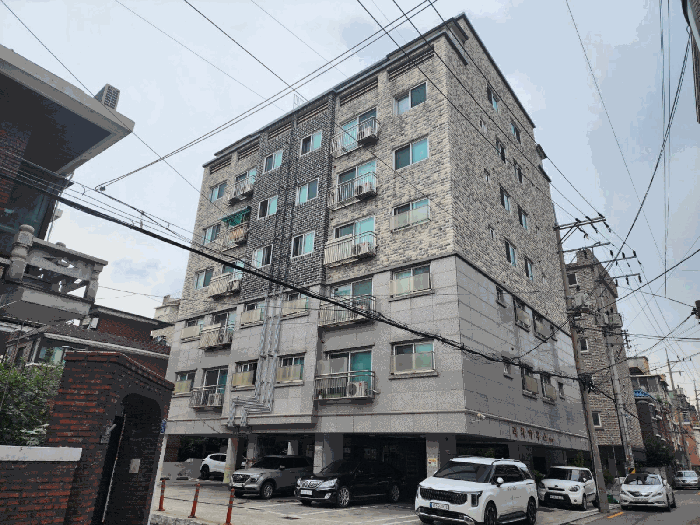 대상물건 소재 건물 전경