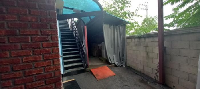 목록2. 2층 공장 계단