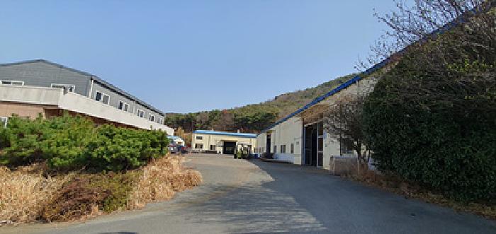 기호1 토지 및 기호2 제시 건물 전경