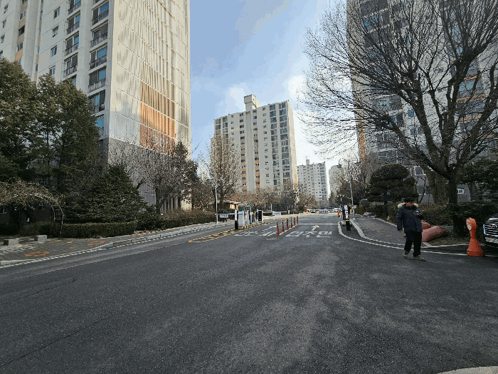 아파트 출입문