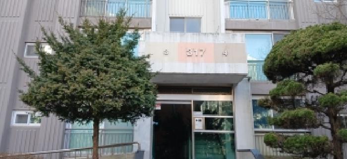 317동 출입구