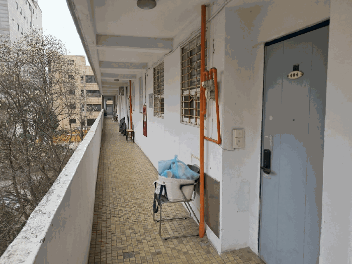 본건 및 4층 복도