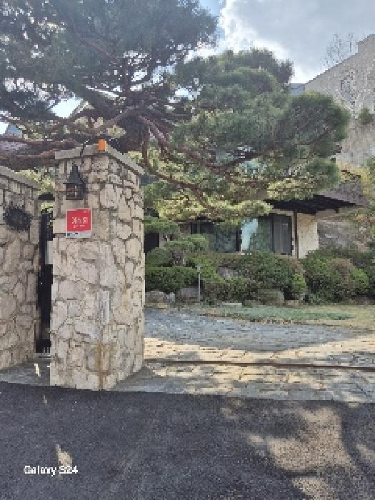본건 전경(출입구)