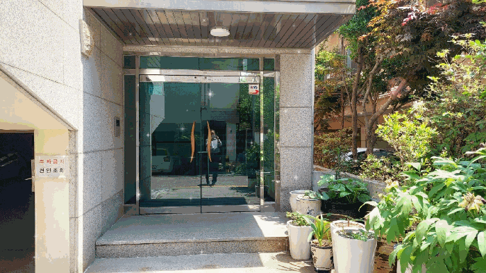 본건 제1층 공동 출입구 현황