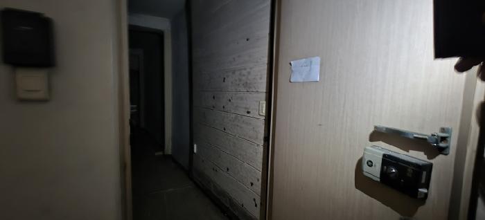 전유세대 출입문(지하층)(현황조사 안내문 부착)
