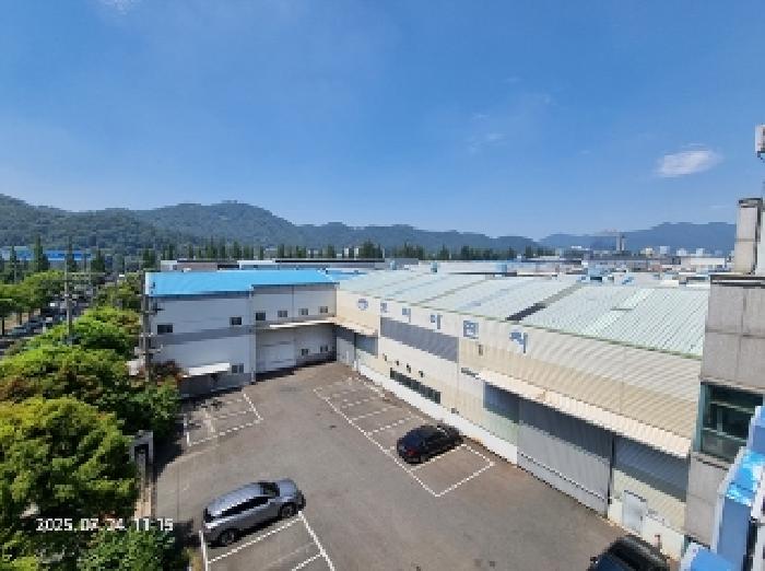 목록1 토지와 목록2 공장건물 전경(부속건물에서 바라봄)